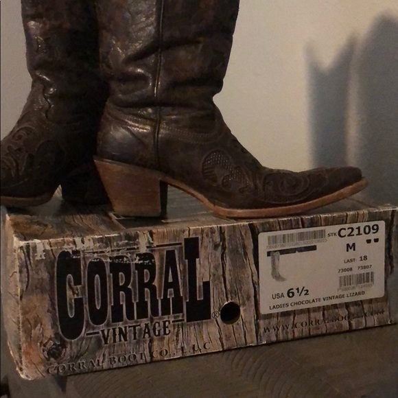 Corral women’s chocolate vintage lizard boots - Picture 4 of 4